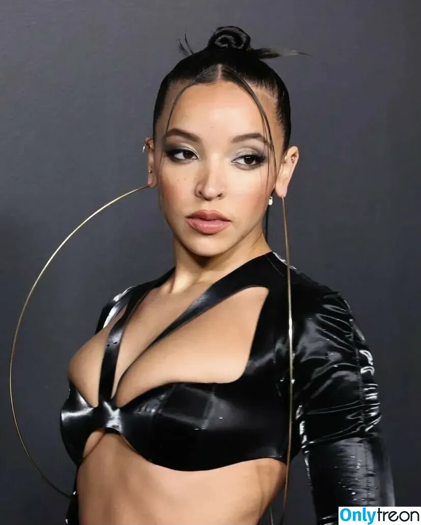 Tinashe nude photo #0195 (slimred_20 / tinashenow)