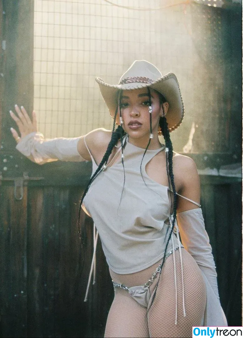 Tinashe nude photo #0226 (slimred_20 / tinashenow)