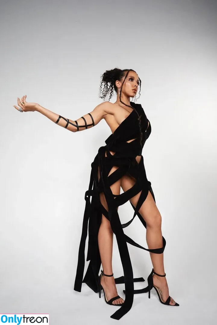 Tinashe nude photo #0340 (slimred_20 / tinashenow)