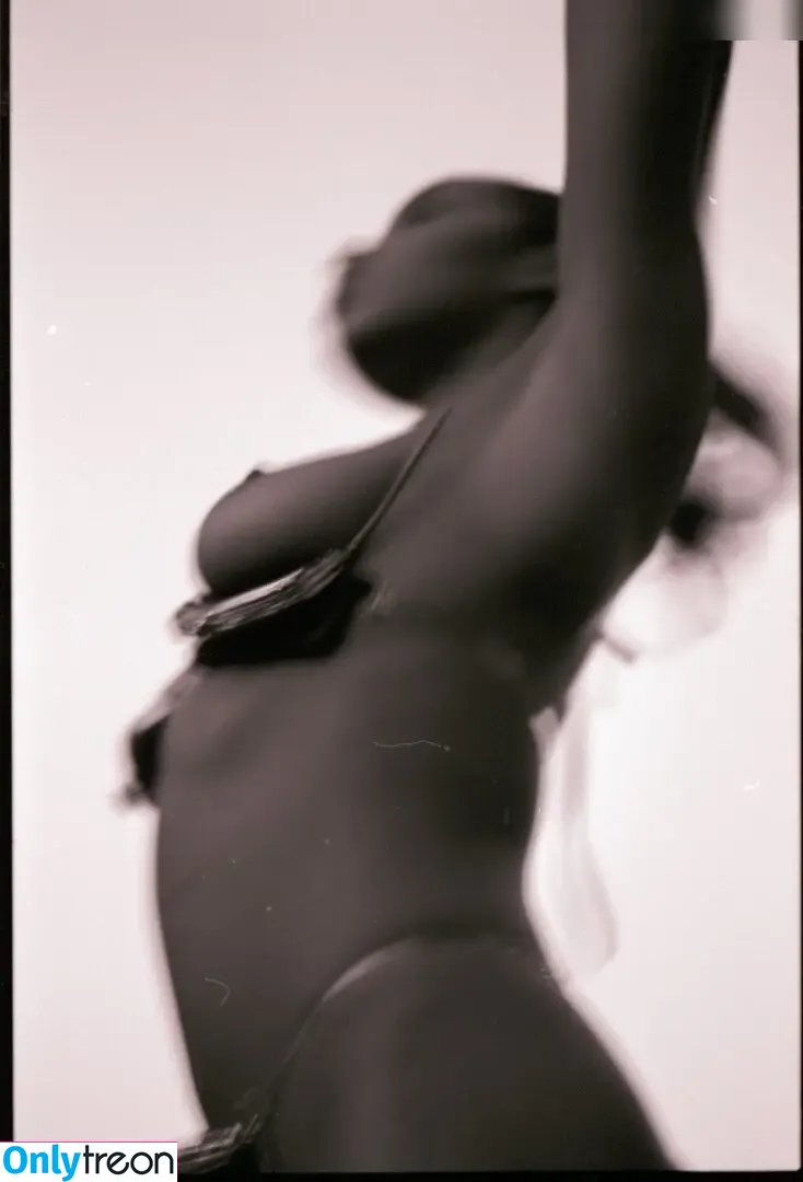 Tinashe nude photo #0533 (slimred_20 / tinashenow)