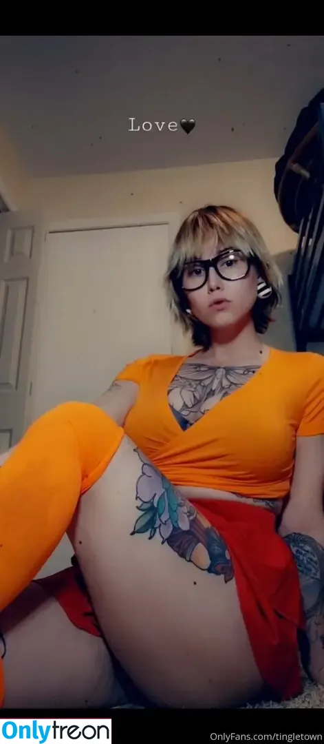 tingletown nude photo #0003 (tingle.town.asmr)