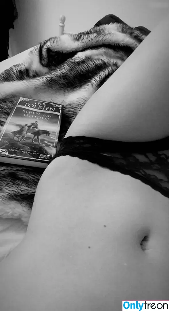 Tinuvielx / xLuthien nude photo #0004 (Luthien21 / tinuvielx)