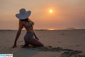 Tinyhini / tinyhiniofficial nude photo #2078