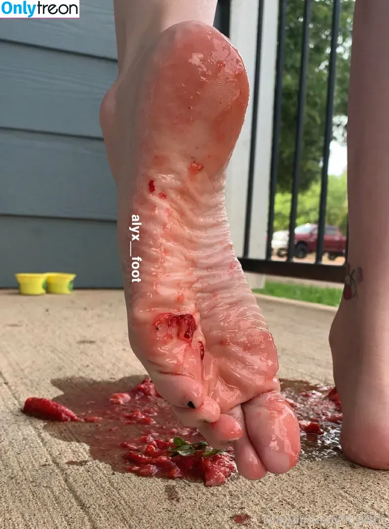 tinykittie nude photo #0005 (tinykitty15)