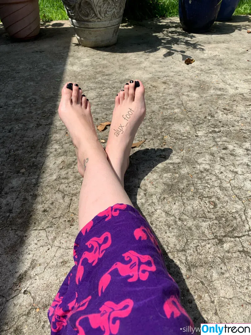 tinykittie nude photo #0032 (tinykitty15)