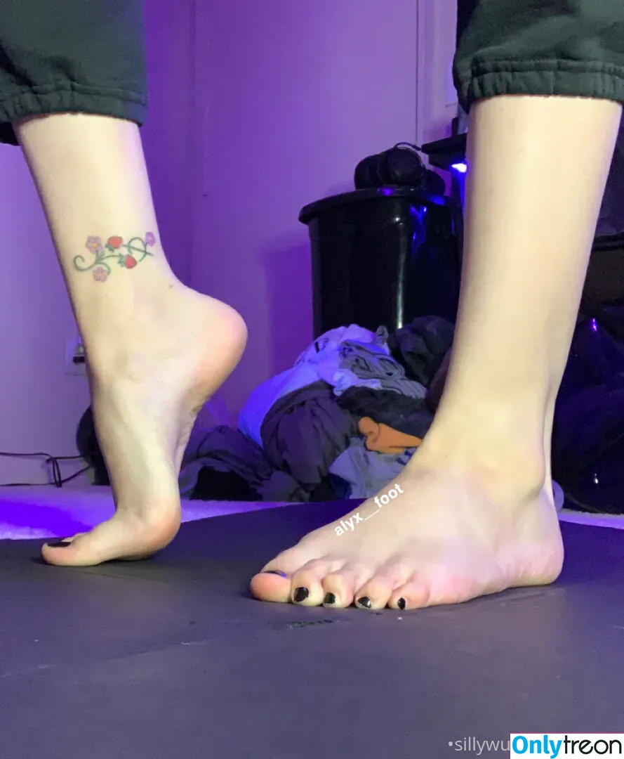 tinykittie nude photo #0051 (tinykitty15)