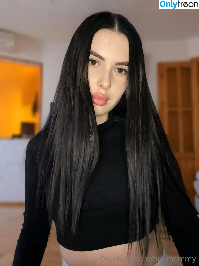 tinymommy nude photo #0001 (tiny_mommy.2021)