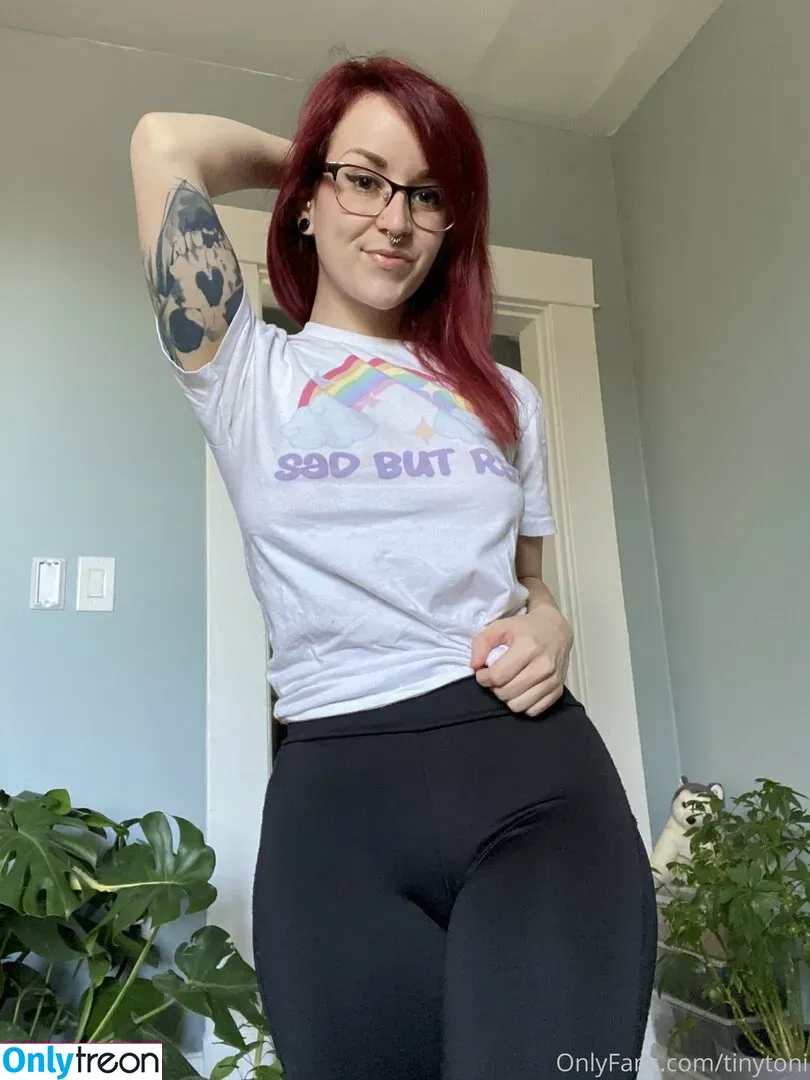 tinytoni nude photo #0090 (_thattinytonii)
