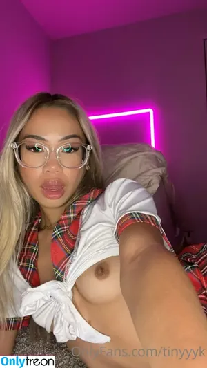 tinyyyk / kaylakipp / peachlingg nude photo #0179