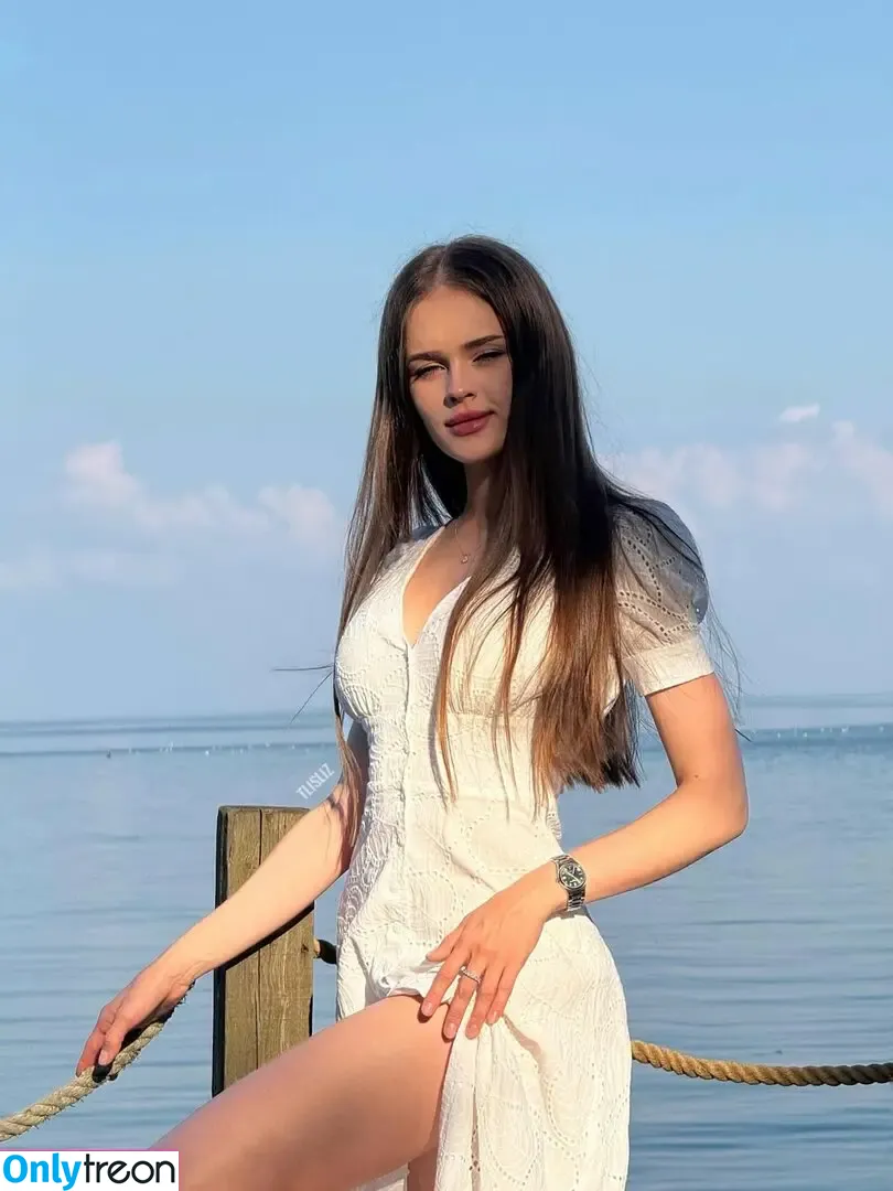 tlisliz nude photo #0154 (tlisliz)