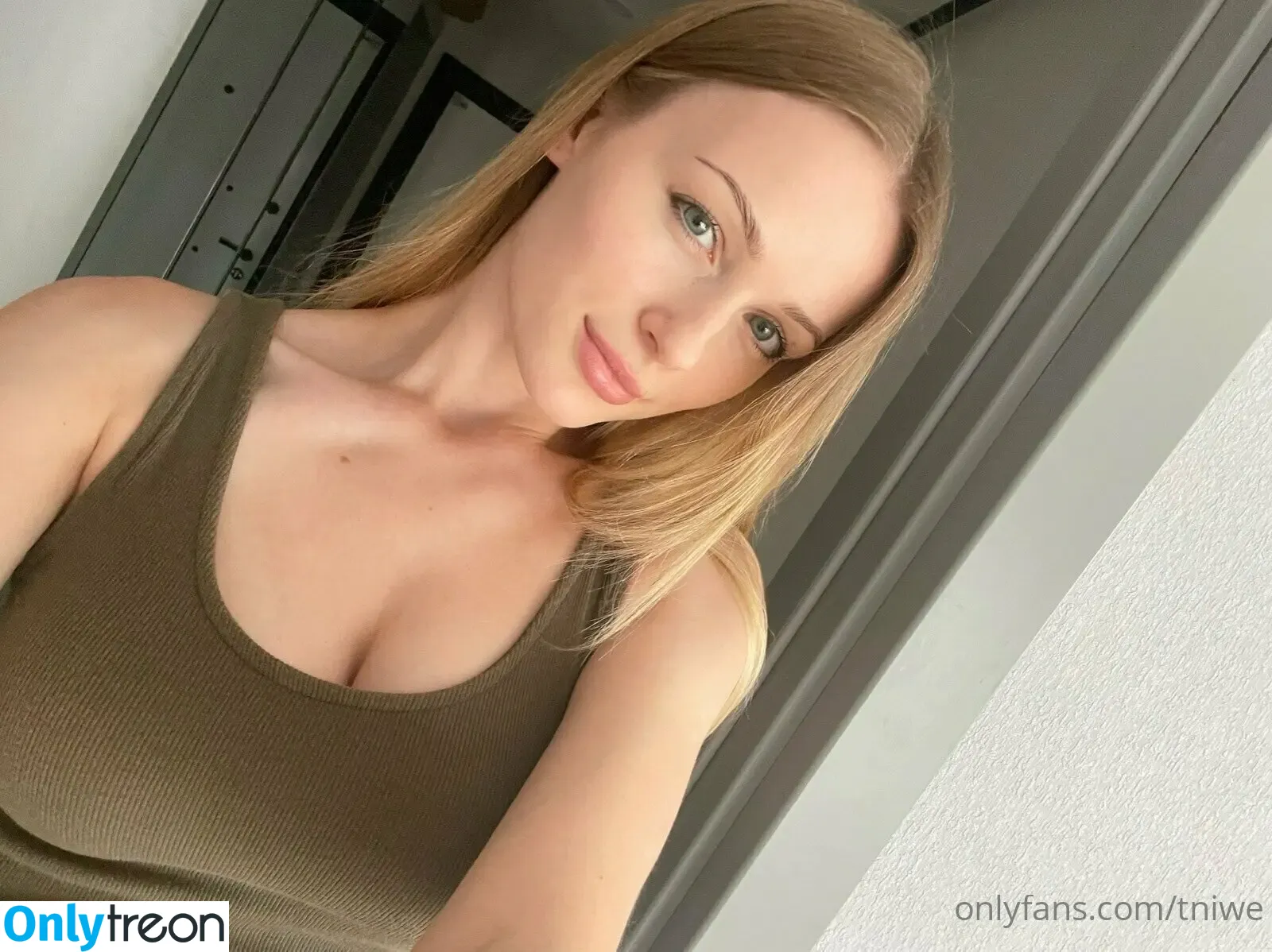 Tniwe nude photo #1252 (Tniwe)