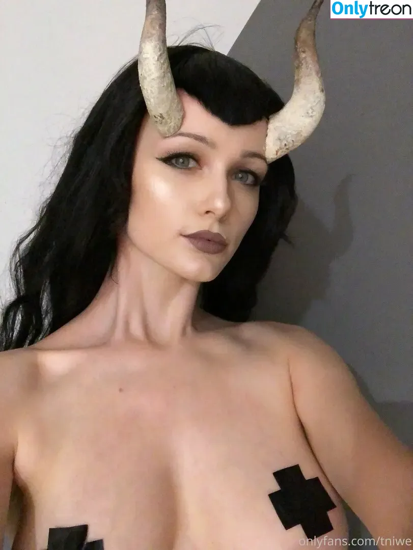 Tniwe nude photo #1345 (Tniwe)