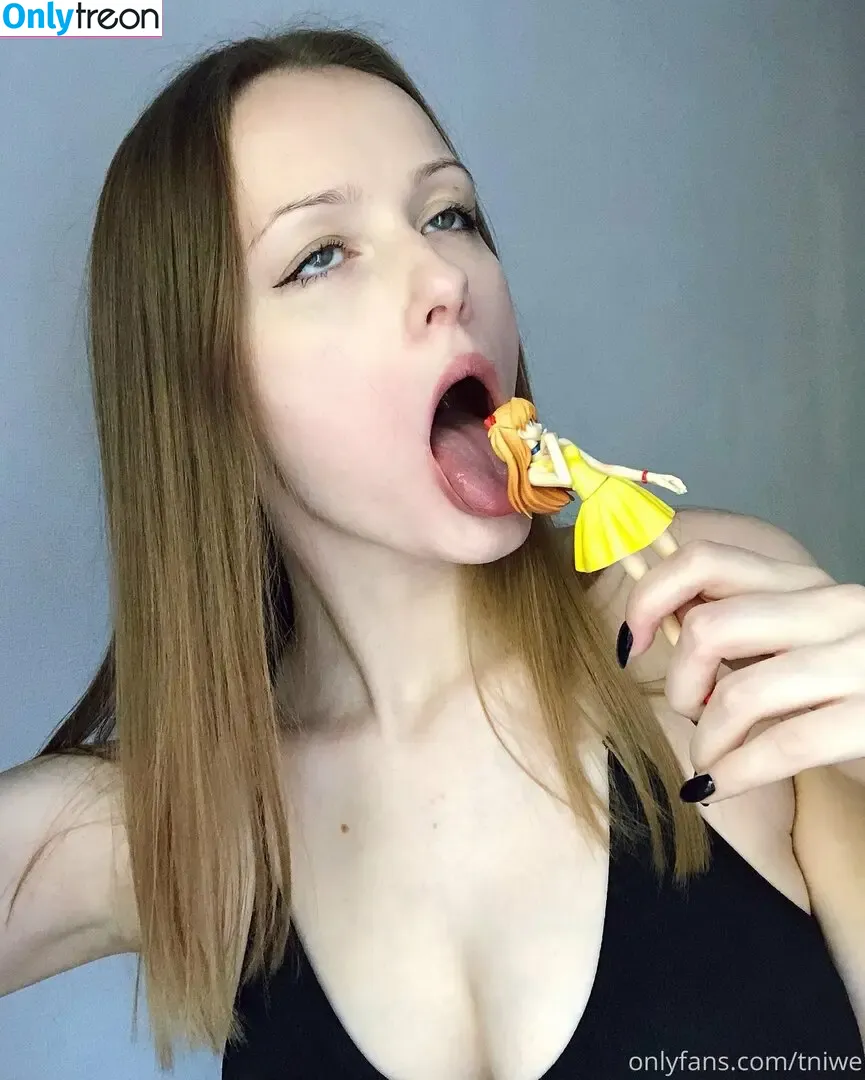 Tniwe nude photo #1357 (Tniwe)