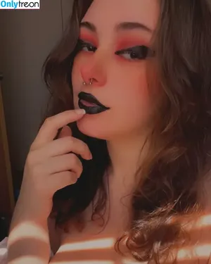 mushroombitchx / Mush.roombitchx nude photo #0017