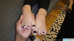 toesbeforebros_ / freewillisstoredintheballz nude photo #0019