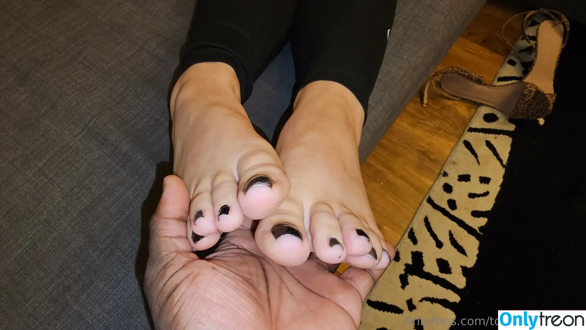toesbeforebros_ nude photo #0017 (freewillisstoredintheballz)