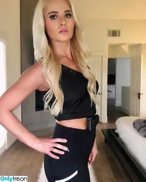Tomi Lahren / tomilahren nude photo #0196