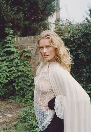 Toni Garrn / tonigarrn nude photo #0001