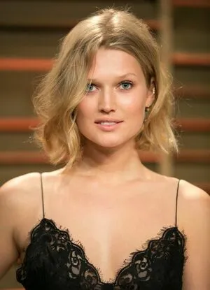 Toni Garrn / tonigarrn nude photo #0003