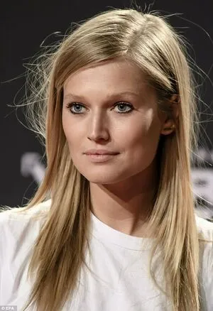 Toni Garrn / tonigarrn nude photo #0006