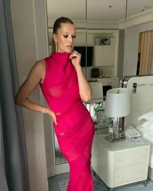 Toni Garrn / tonigarrn nude photo #0018