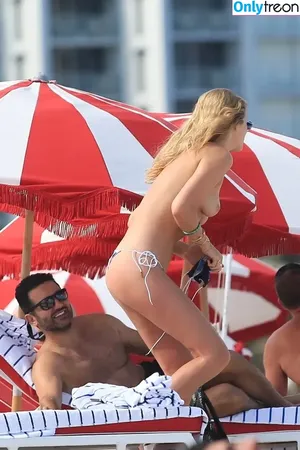 Toni Garrn / tonigarrn nude photo #0621