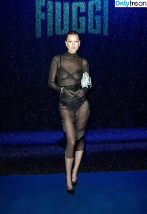 Toni Garrn / tonigarrn nude photo #0676