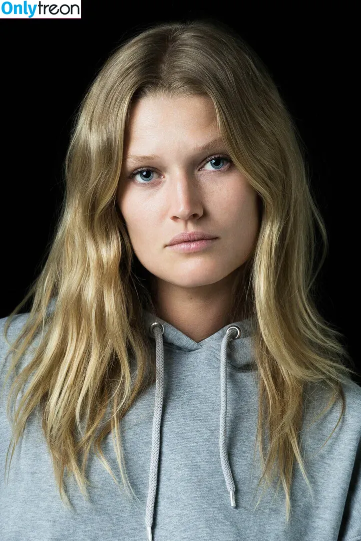 Toni Garrn nude photo #0004 (tonigarrn)