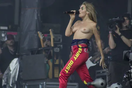 Tove Lo / cupfullofinsanity / tovelo nude photo #0006