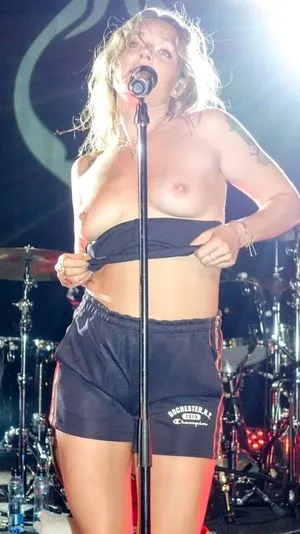 Tove Lo / cupfullofinsanity / tovelo nude photo #0028