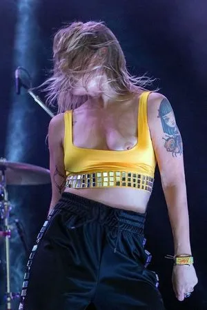 Tove Lo / cupfullofinsanity / tovelo nude photo #0035