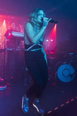 Tove Lo / cupfullofinsanity / tovelo nude photo #0080