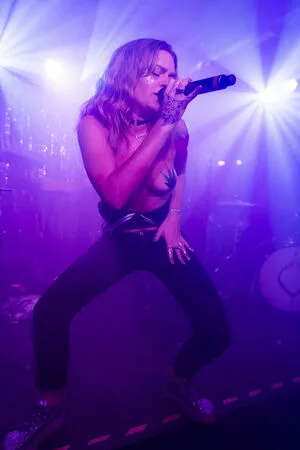Tove Lo / cupfullofinsanity / tovelo nude photo #0083