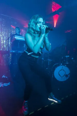 Tove Lo / cupfullofinsanity / tovelo nude photo #0085