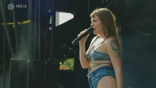 Tove Lo / cupfullofinsanity / tovelo nude photo #0105