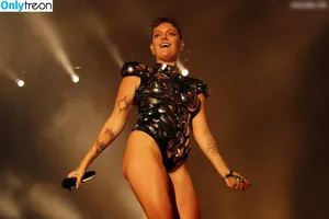 Tove Lo / cupfullofinsanity / tovelo nude photo #0587