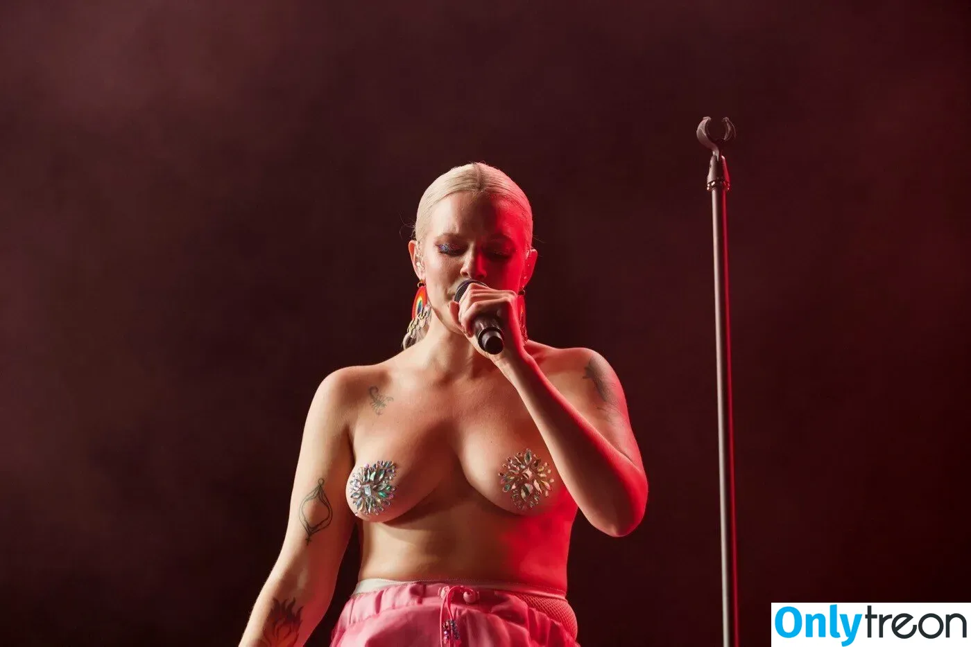 Tove Lo nude photo #0005 (cupfullofinsanity / tovelo)