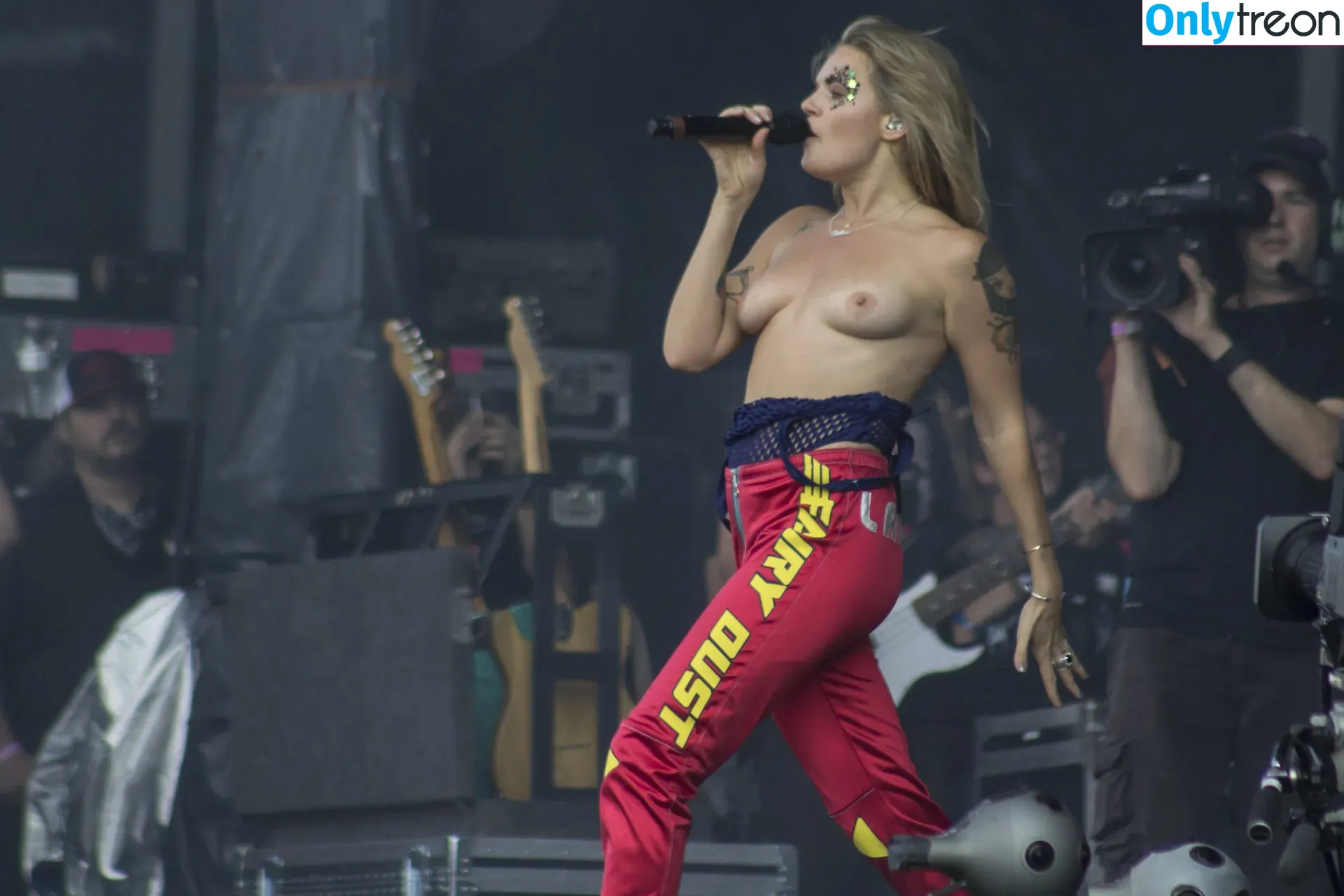 Tove Lo nude photo #0006 (cupfullofinsanity / tovelo)