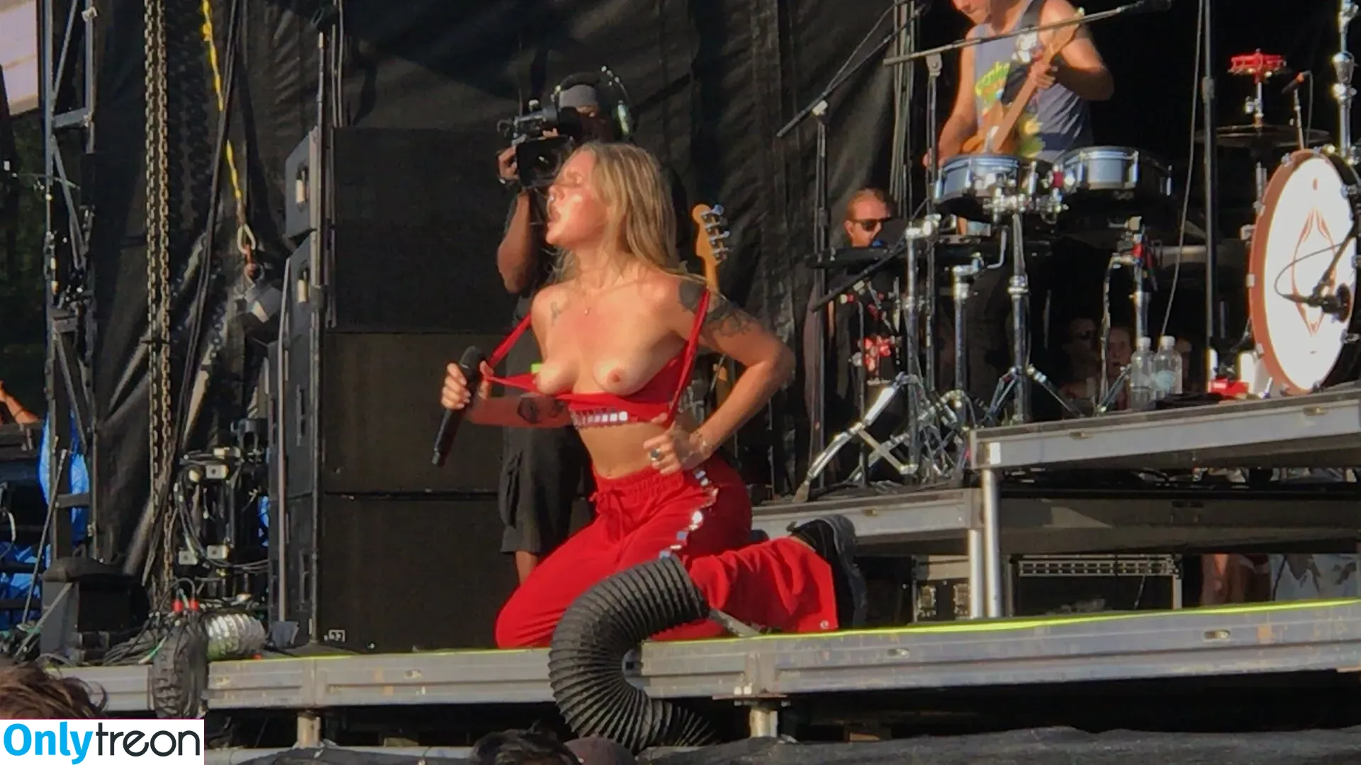 Tove Lo nude photo #0065 (cupfullofinsanity / tovelo)