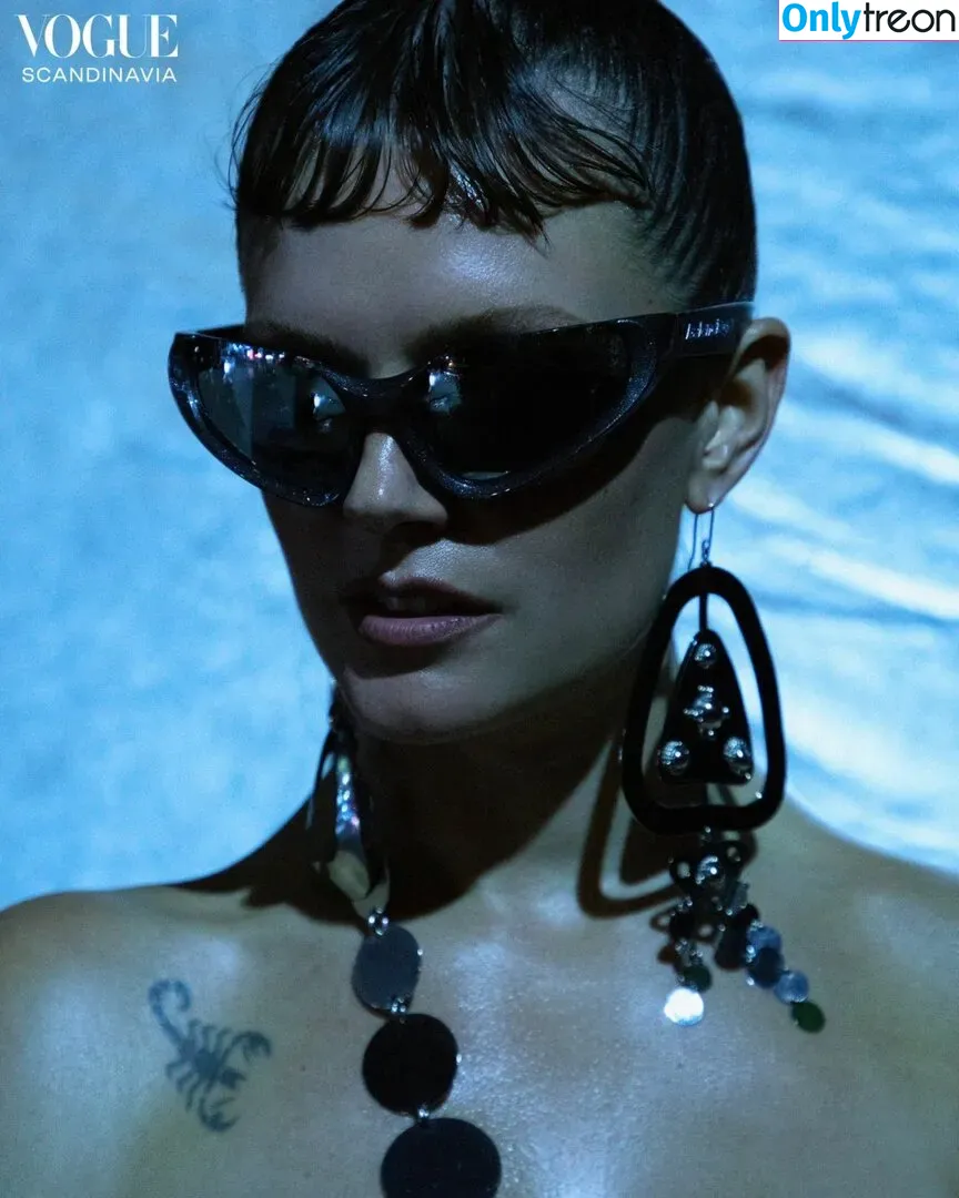 Tove Lo nude photo #0168 (cupfullofinsanity / tovelo)