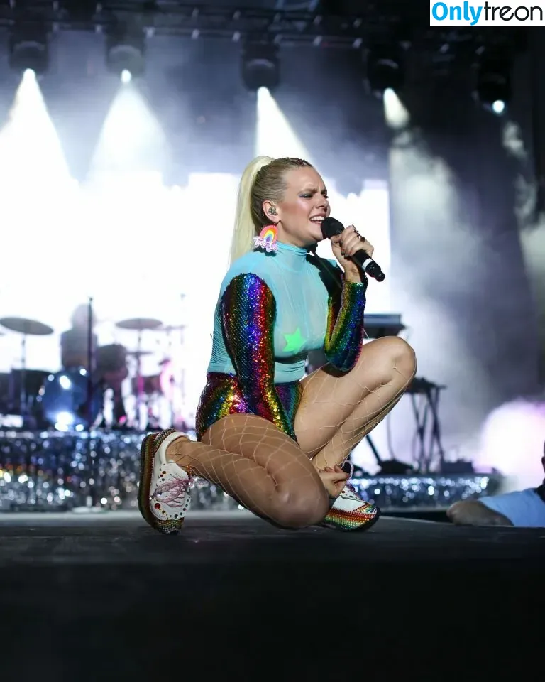Tove Lo nude photo #0174 (cupfullofinsanity / tovelo)
