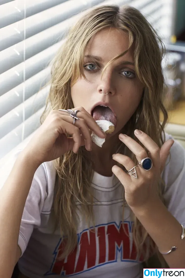 Tove Lo nude photo #0188 (cupfullofinsanity / tovelo)