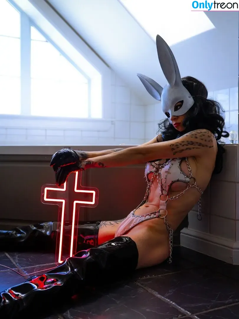 Toxic Vision nude photo #0030 (Sharon Ehman / toxicvision)