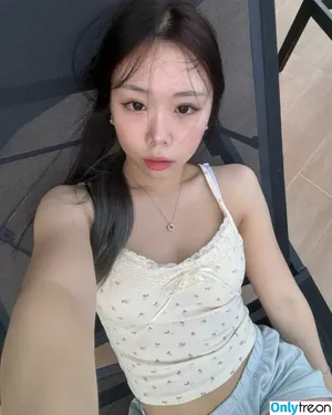 tr.ivia / triviago nude photo #0001
