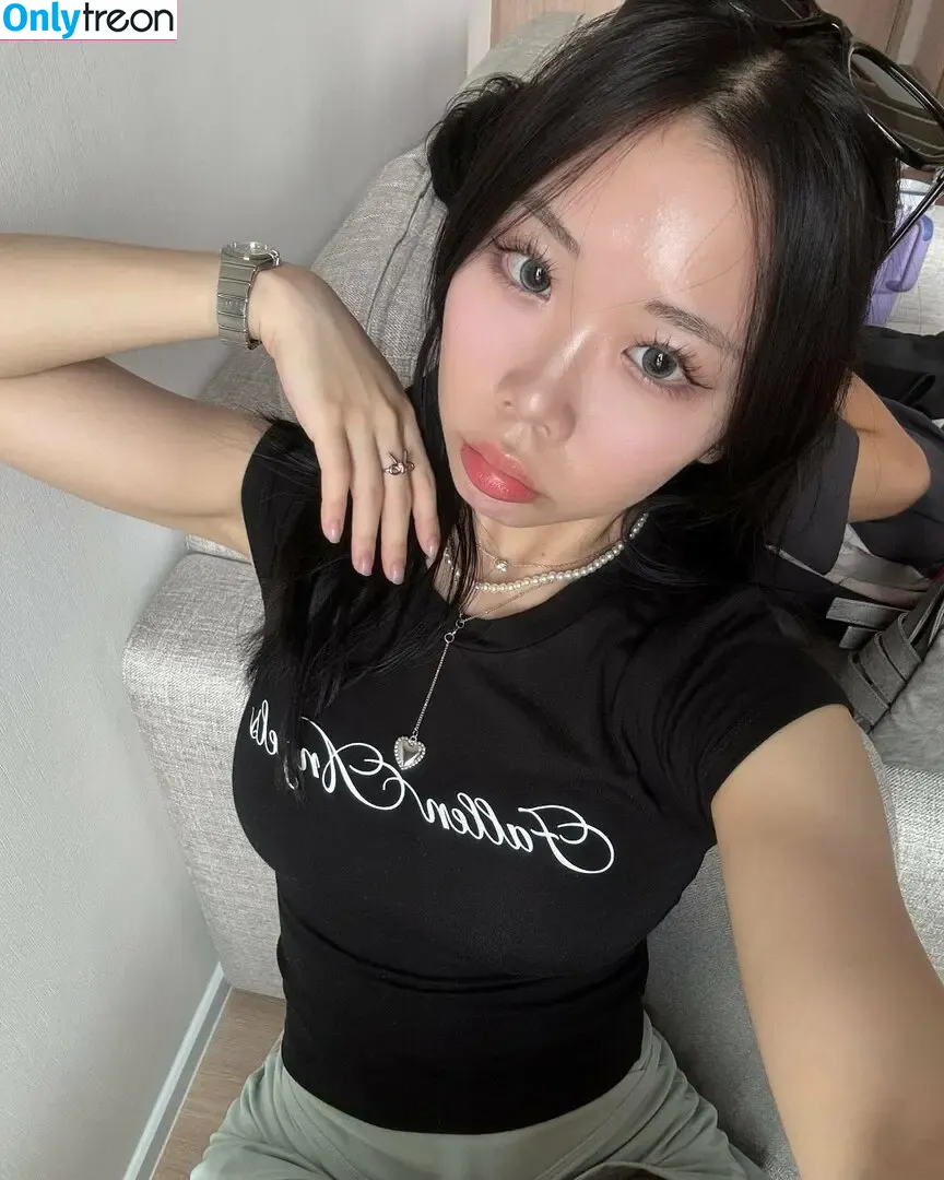 tr.ivia nude photo #0006 (triviago)
