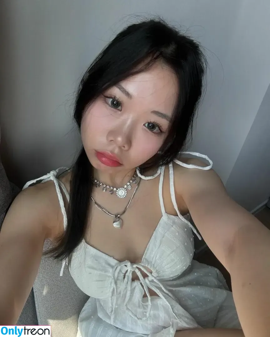 tr.ivia nude photo #0009 (triviago)