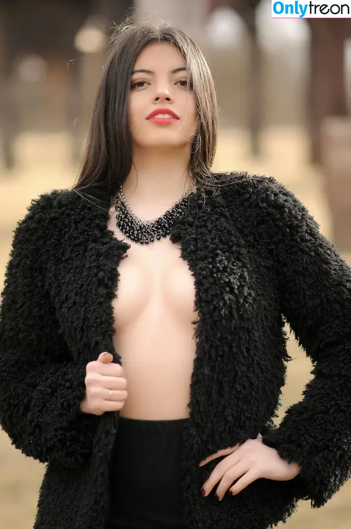 Transylvania nude photo #0024 (Erdély / transylvaniauniversity)