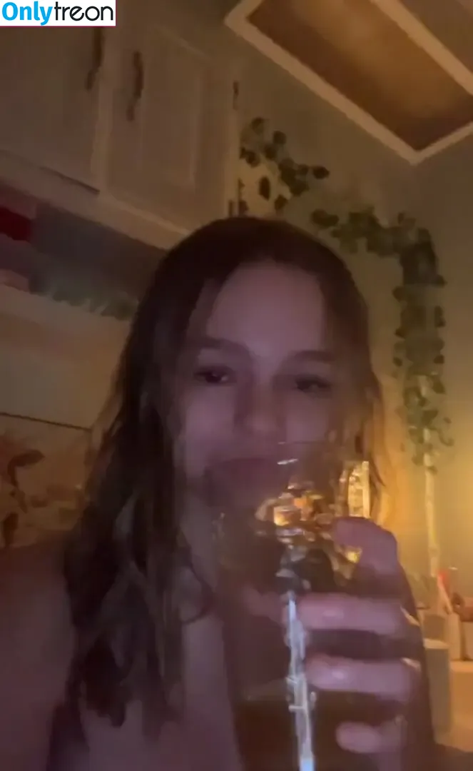 trashydumbwhore nude photo #0021 (yrakillthemall)
