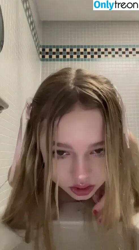 trashydumbwhore nude photo #0026 (yrakillthemall)