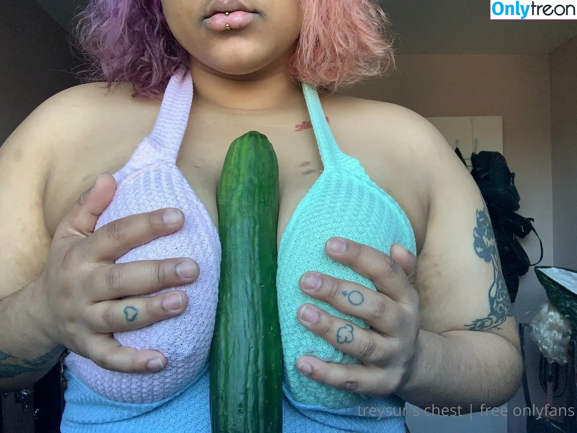 treysurschest nude photo #0074 (treysurschest)